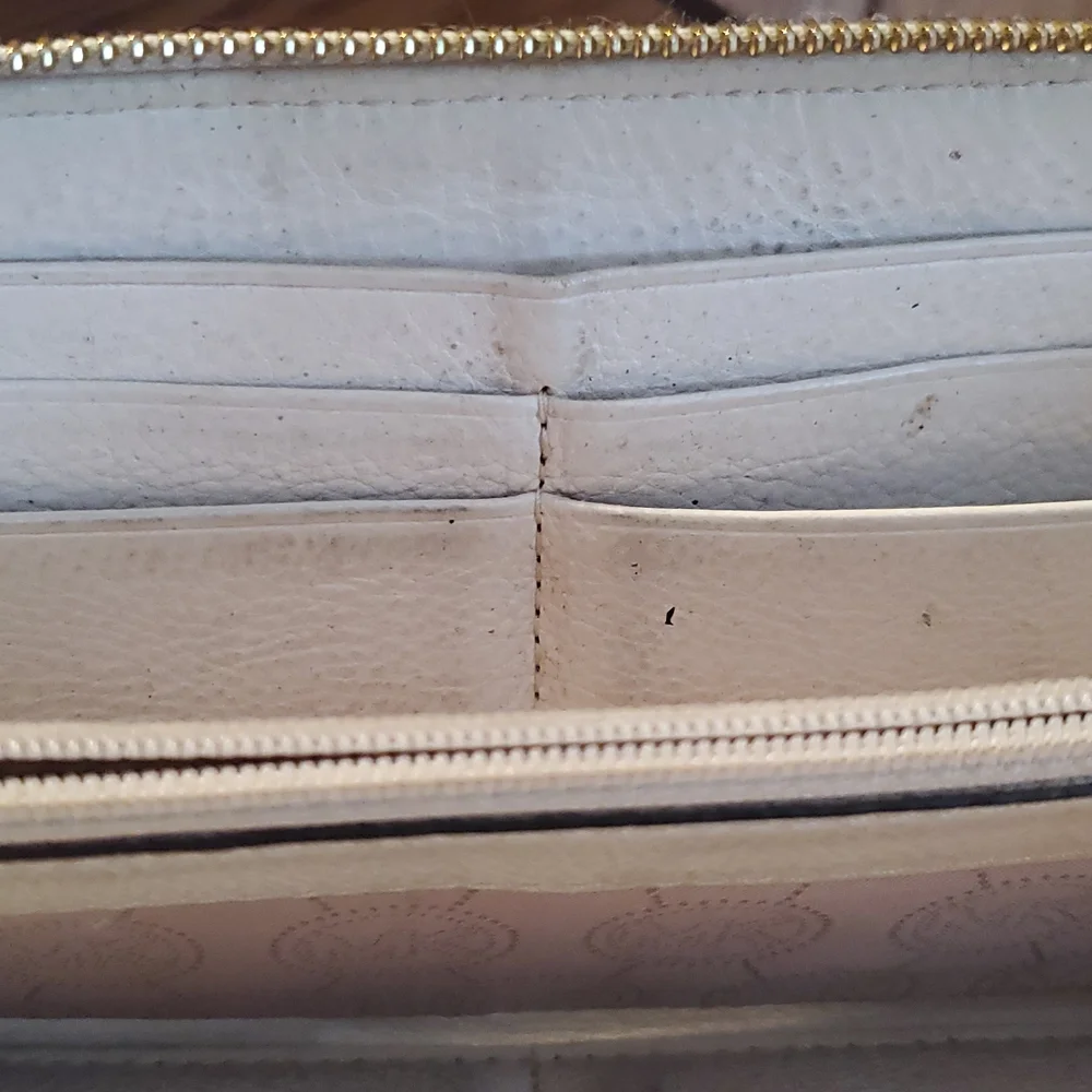 Michael Kors Wallet - Picture 4 of 9